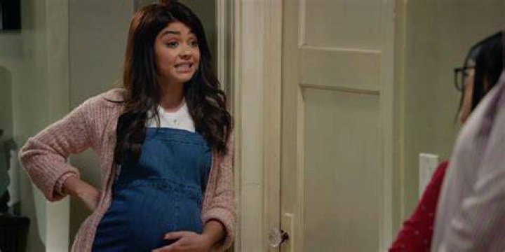 What episode does Haley tell Nathan she's pregnant?