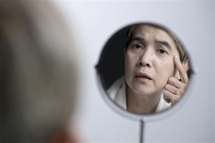 What happens when you look at your face in the mirror in low light?
