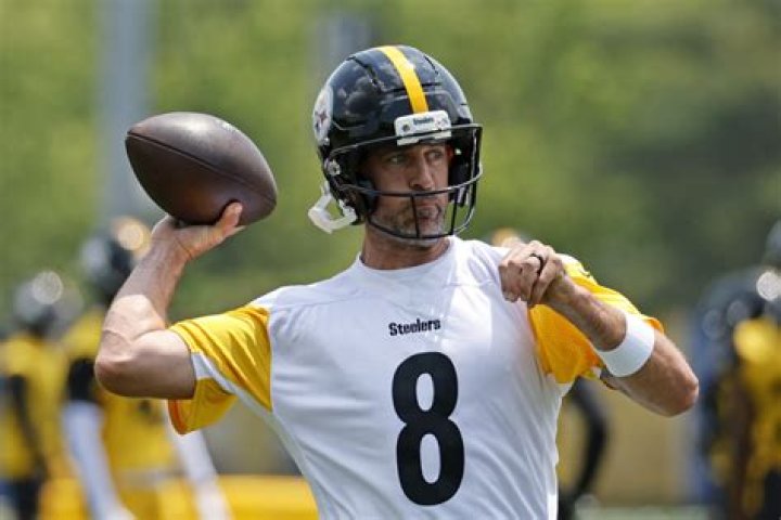 What is Aaron Rodgers record against the Cardinals?