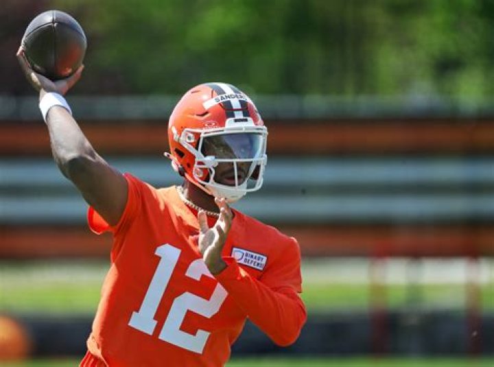 What quarterback did Cleveland Browns just pick up?