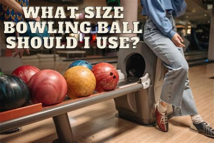 What size ball do professional bowlers use?