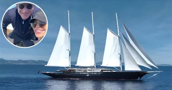 What yacht does Jeff Bezos own?