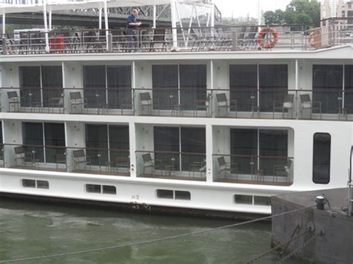 What's the difference between a balcony and a veranda on a cruise ship?