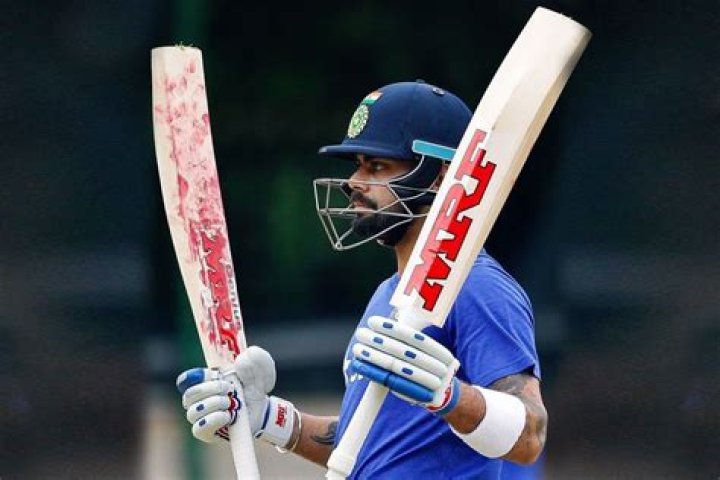 Which bat does Virat Kohli use?