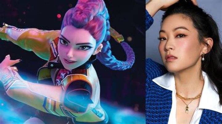 Who actually sings for Joe Exotic?