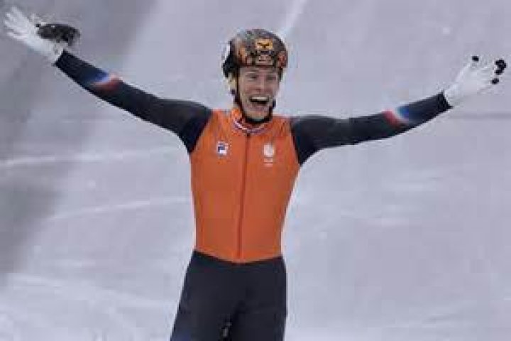 Who broke leg in 2022 Olympics?