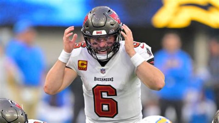 Who has the smallest hands in the NFL QB?