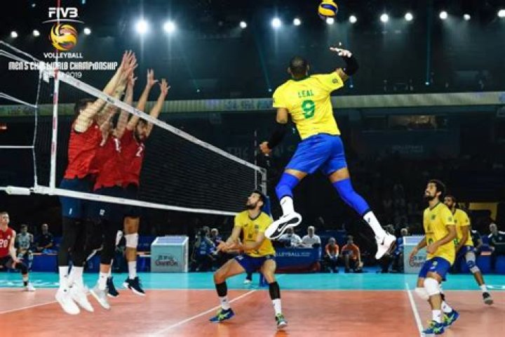 Who is the short person in volleyball?