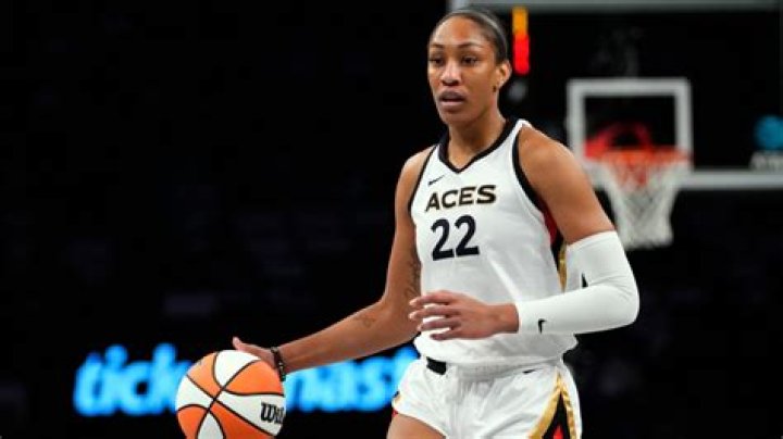 Who is the smallest WNBA player?