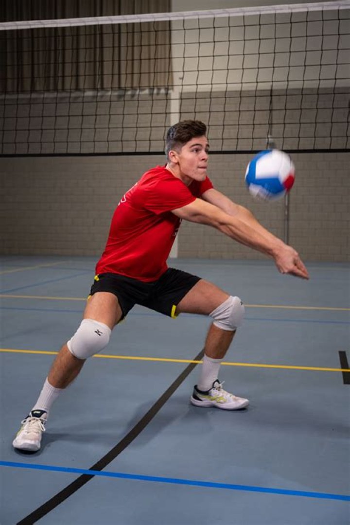 Who passes the ball in volleyball?