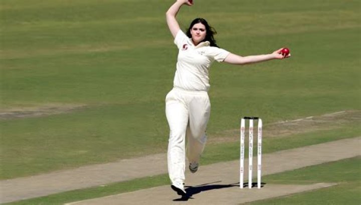 Who was the body line bowler?