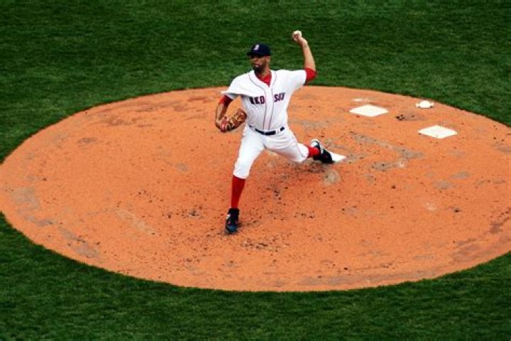 Who was the last pitcher to pitch a complete game?