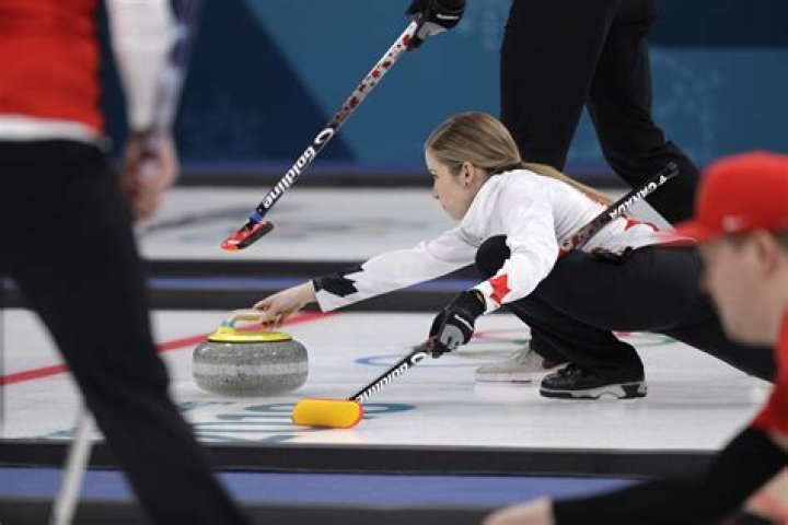 Who won the Pinty's Grand Slam of Curling 2021?
