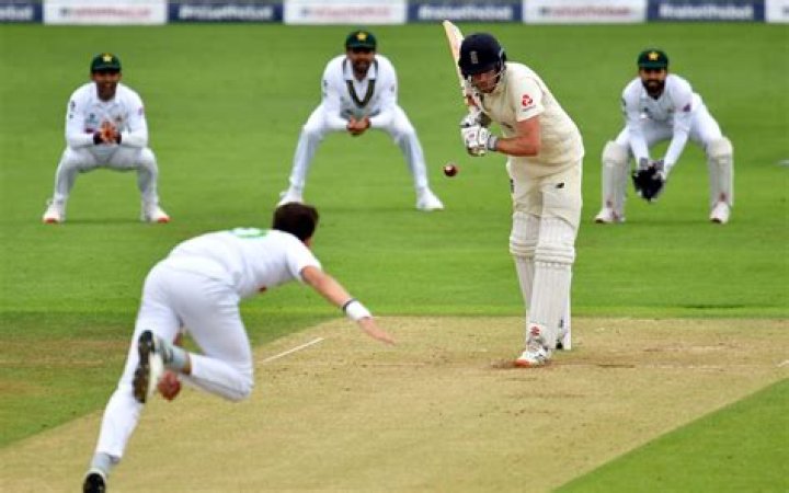 Why do fielders wear 2 caps?