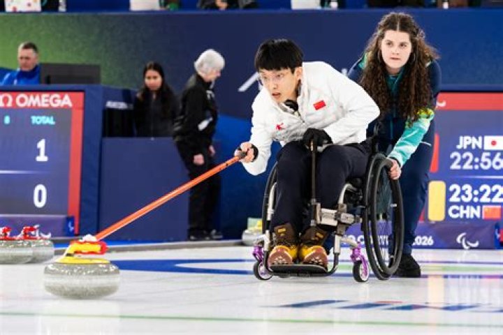 Why is Brad Gushue curling with 3 players?